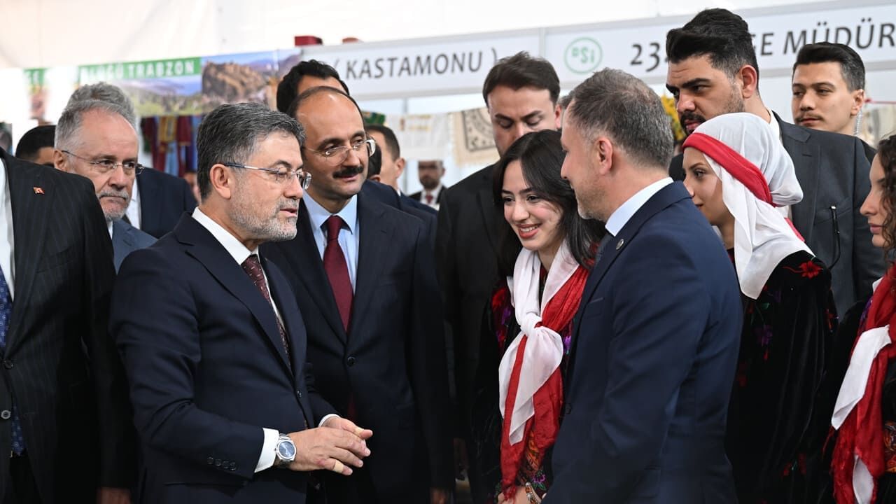 Bakan Yumaklı, Van Standını Ziyaret Etti (1)