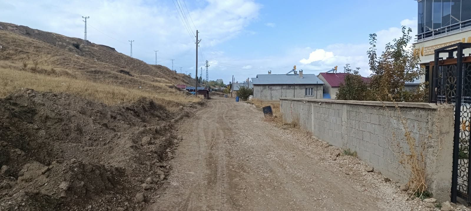 Edremit’te 100 Metrelik Imar Yolu Yıllardır Açılmayı Bekliyor! (3)