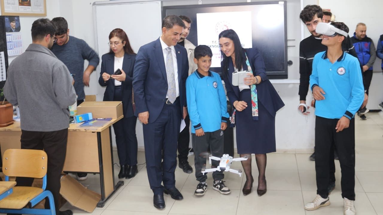 Köy okulunda bilim ve teknoloji heyecanı