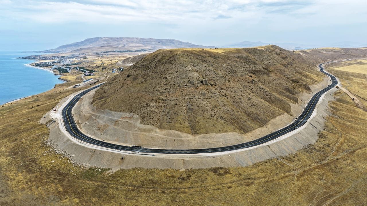 Van Gölü Sahil Yolu’nda Çalışmalar Devam Ediyor (2)