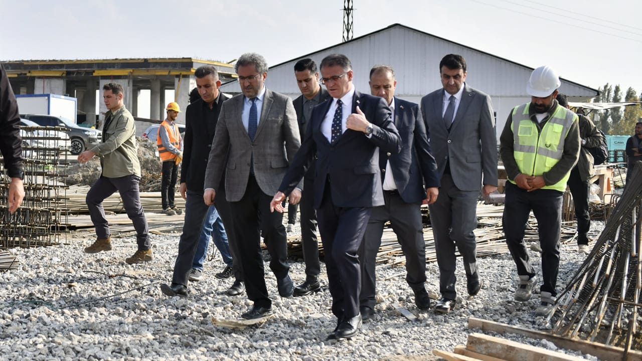 Van Gölü’nde 2 Milyon 270 Bin Metreküp Çamur Çıkarıldı (1)