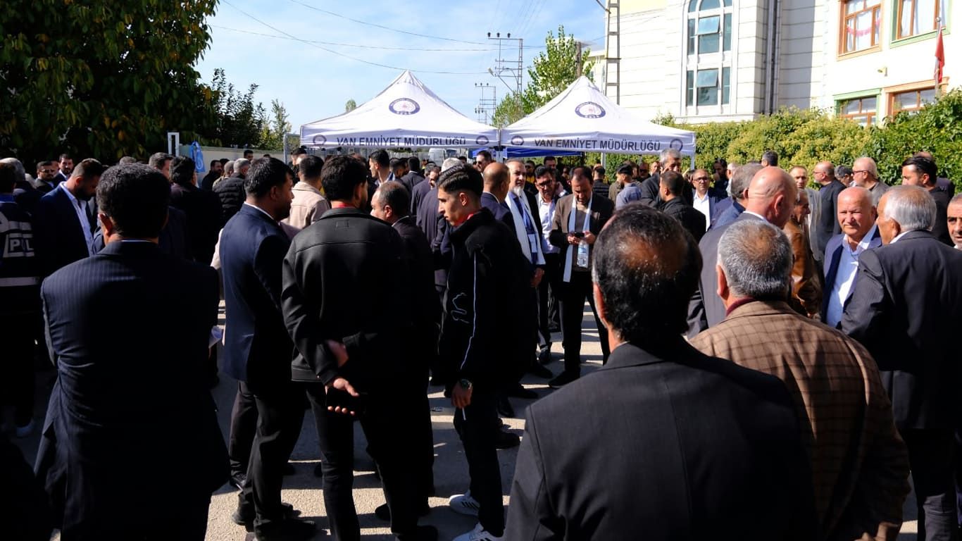 Van Tso Seçimlerine Yoğun Ilgi Okul Çevresinde Üst Düzey Güvenlik Önlemleri! (1)