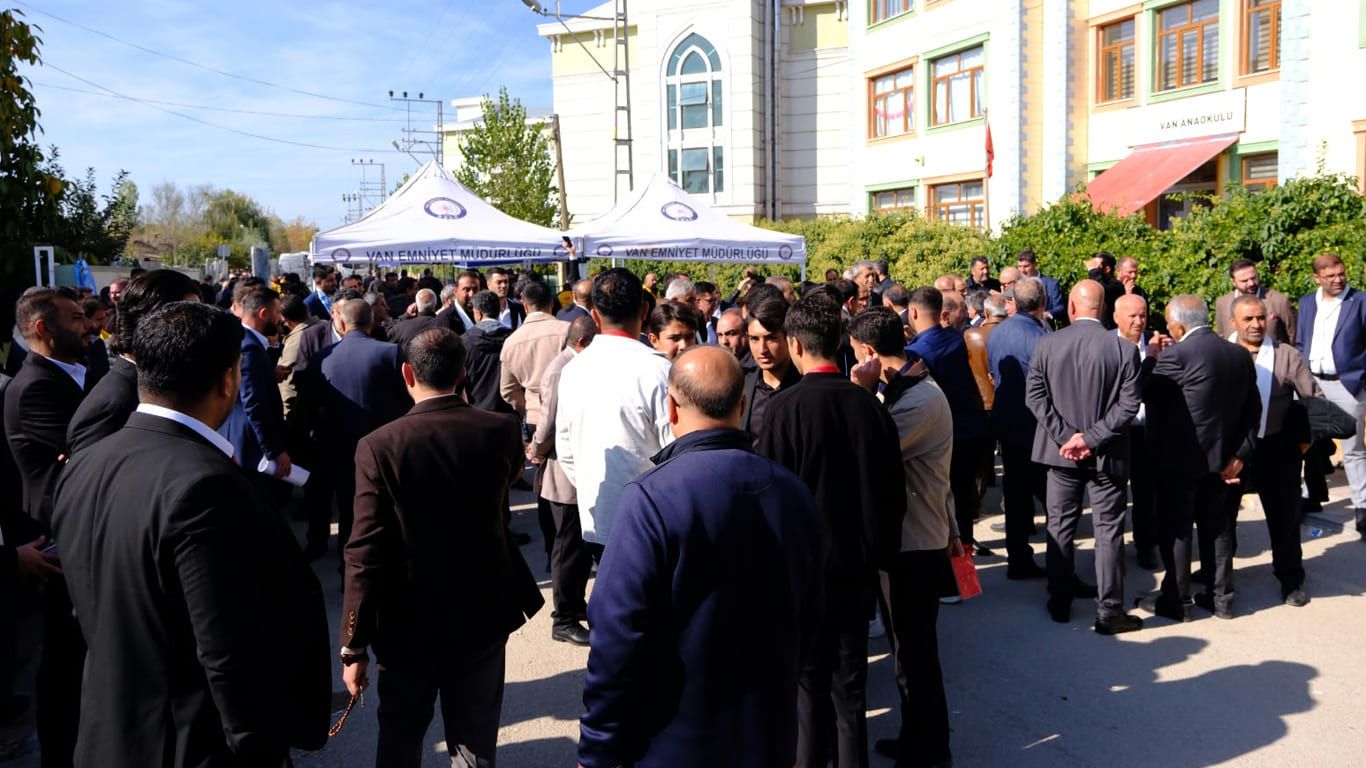 Van Tso Seçimlerine Yoğun Ilgi Okul Çevresinde Üst Düzey Güvenlik Önlemleri! (2)