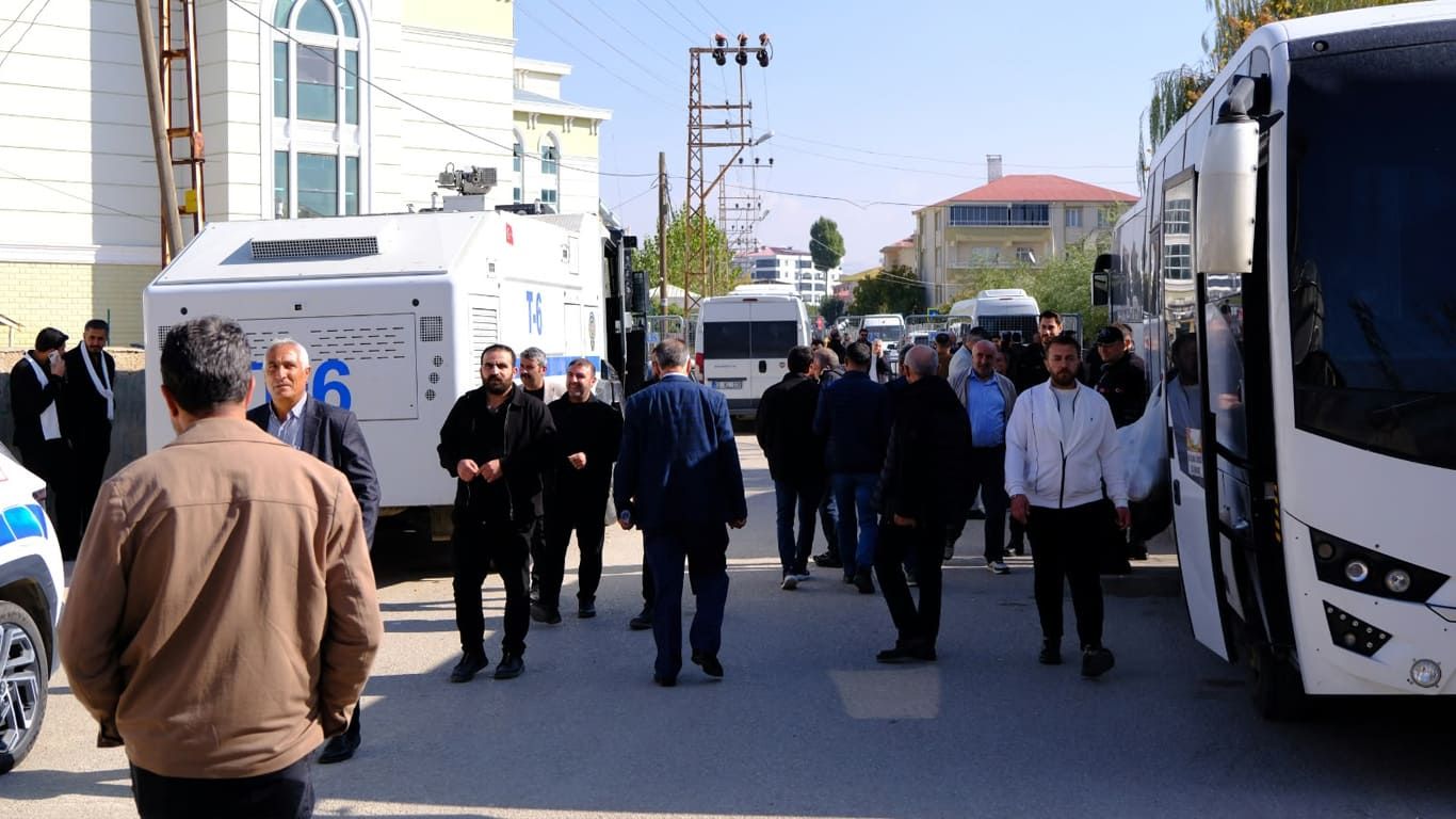 Van Tso Seçimlerine Yoğun Ilgi Okul Çevresinde Üst Düzey Güvenlik Önlemleri! (4)