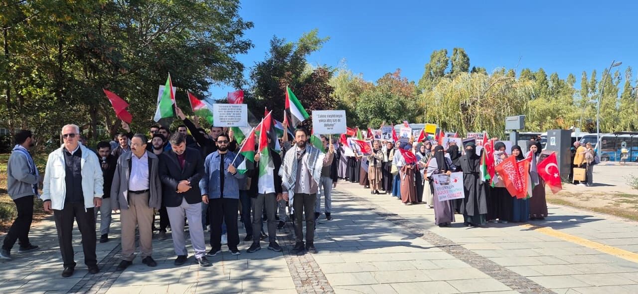 Van Yyü’de Aksa Tufanı’nın 3. Yılı Dolayısıyla Yürüyüş Düzenlendi (4)