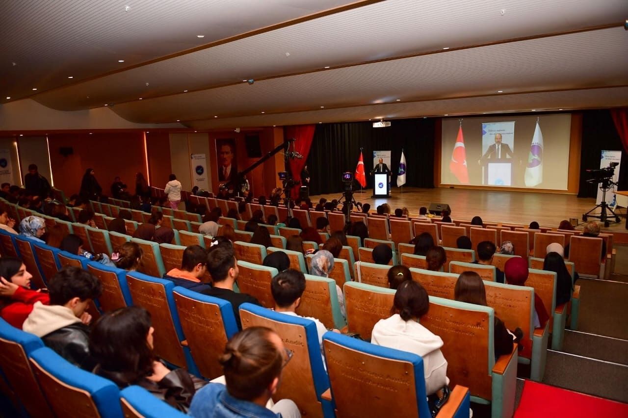 Van Yyü’de Eurodesk Ve Erasmus+ Fırsatları Tanıtıldı (1)-1