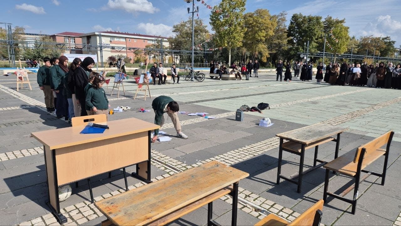 Van Yyü’de Gazze’nin Yarım Kalan Çocukluğu Sahnelendi (2)