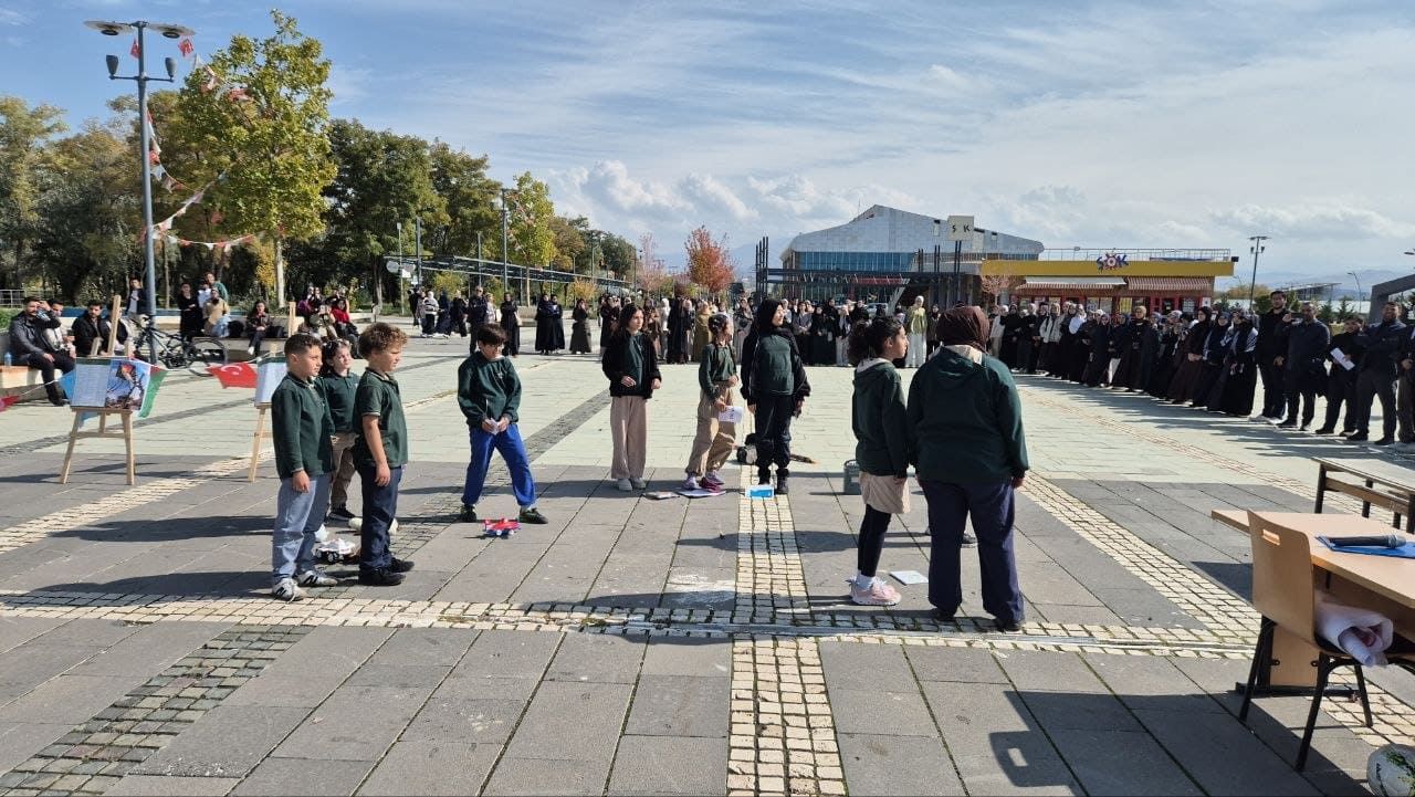 Van Yyü’de Gazze’nin Yarım Kalan Çocukluğu Sahnelendi (3)