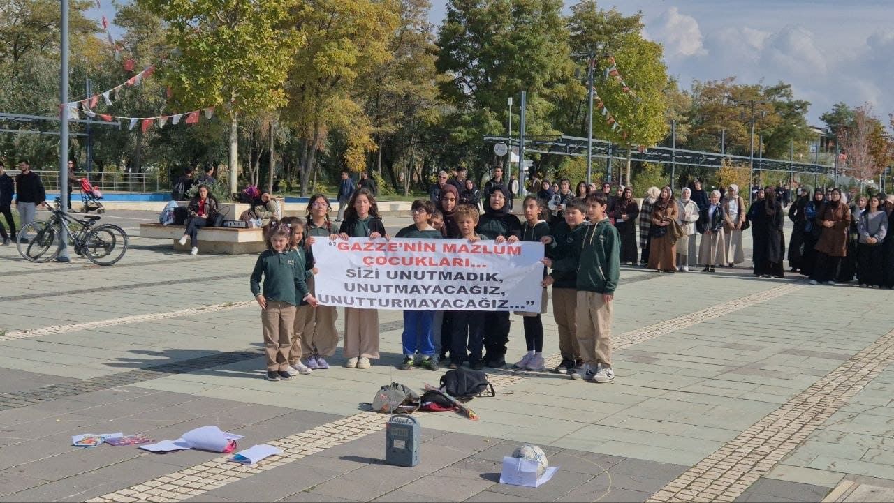 Van Yyü’de Gazze’nin Yarım Kalan Çocukluğu Sahnelendi (5)