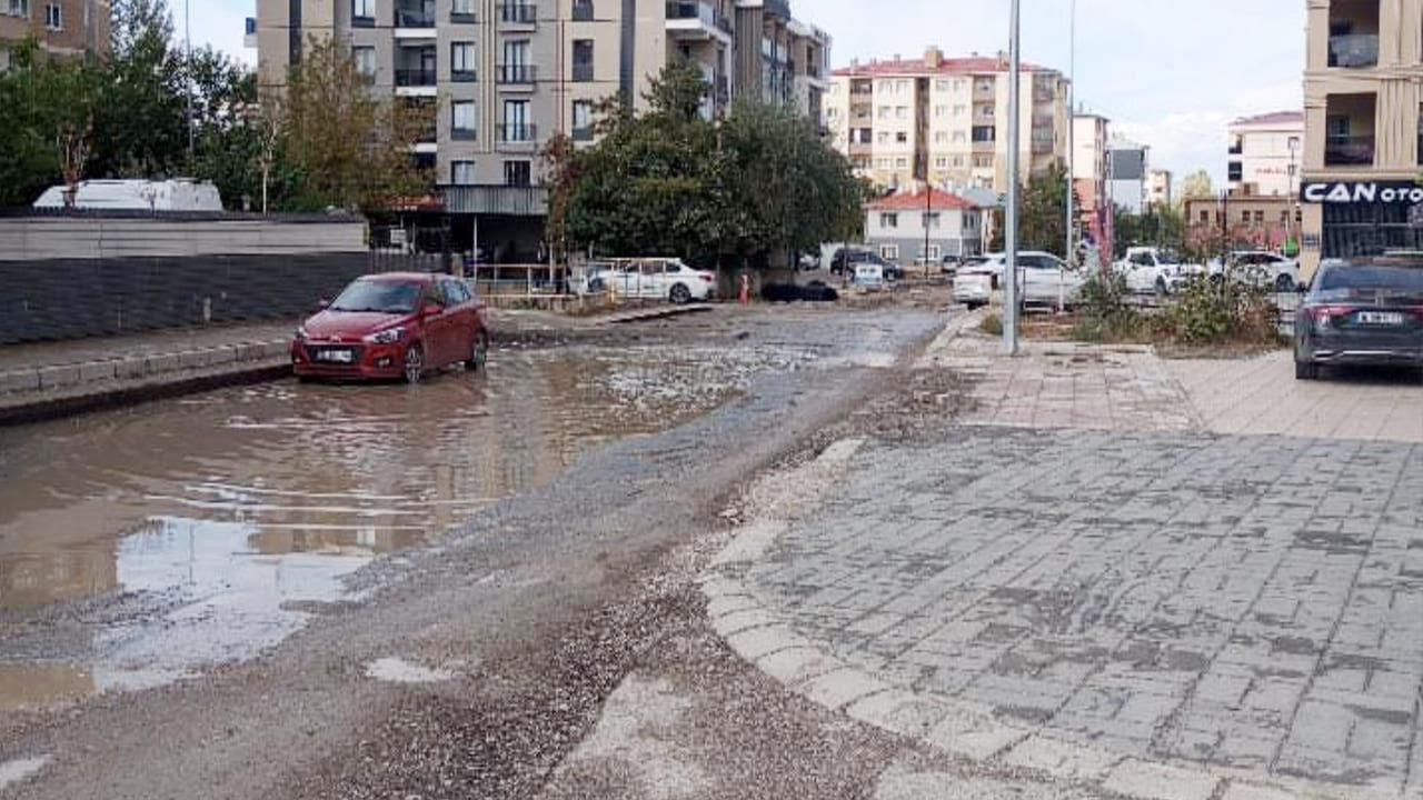Van’da 2 Aydır Çözüm Bekleyen Yol Sorunu Tepki Çekiyor (2)