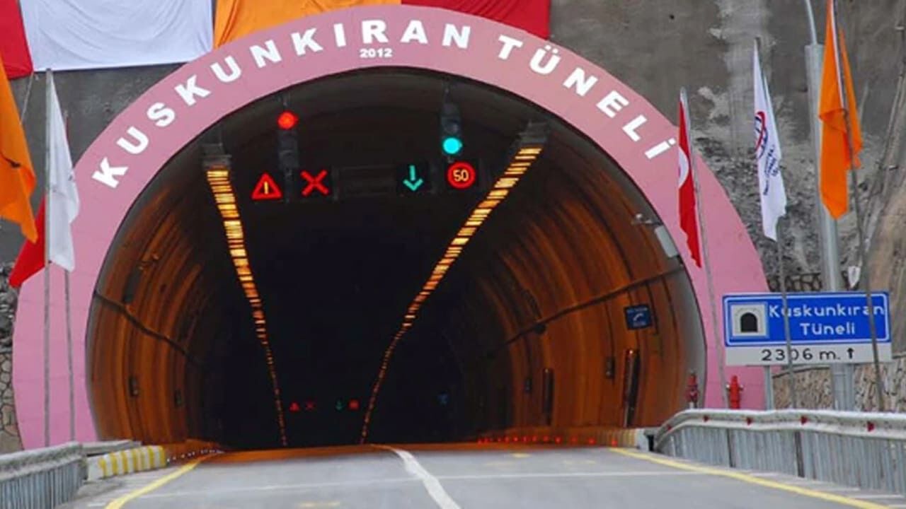 Van’da Binlerce Aracın Kullandığı Yol Kapatıldı! 1 Ay Kullanılamayacak (2)