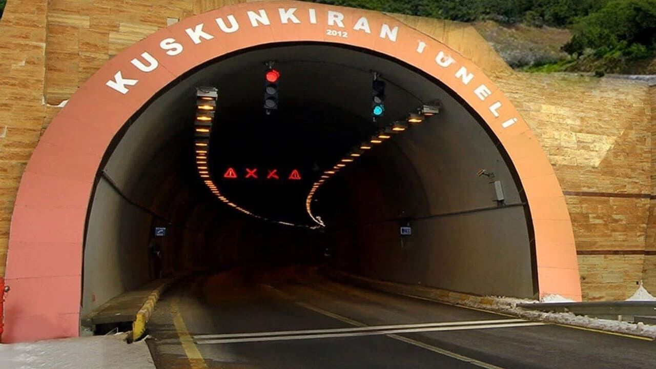 Van’da Binlerce Aracın Kullandığı Yol Kapatıldı! 1 Ay Kullanılamayacak (3)