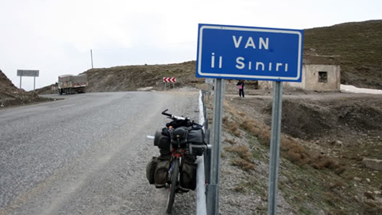 Van’da Binlerce Aracın Kullandığı Yol Kapatıldı! 1 Ay Kullanılamayacak (4)