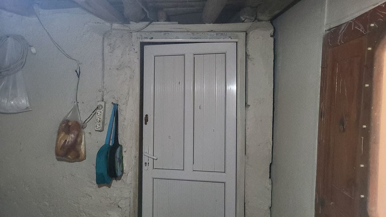 Van’da Dolu Ve Şiddetli Rüzgâr Çatıyı Uçurdu 7 Kişilik Aile Çadırda Yaşıyor! (4)
