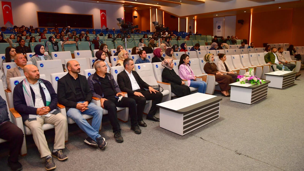 Van’da ‘İnanç, Sabır Ve Umut Gazze’ Konuşuldu (1)