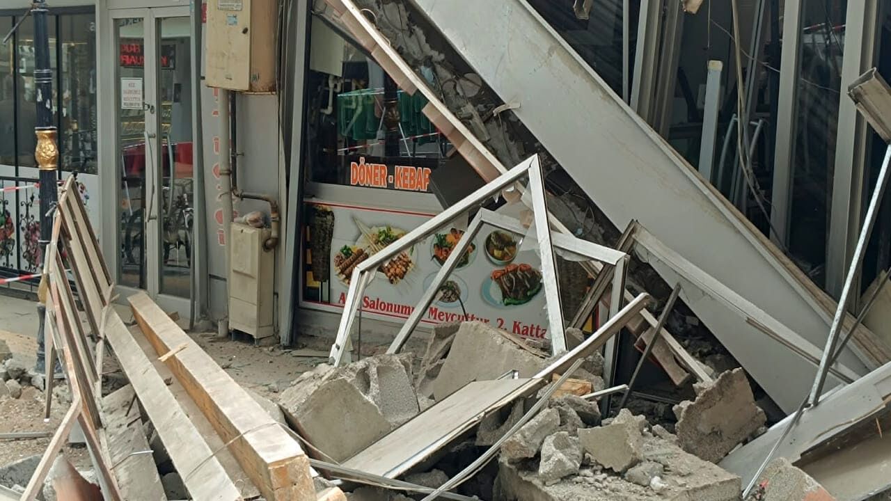 Van’da Korkutan Olay! Kazı Alanının Yanındaki Lokanta Çöktü (1)