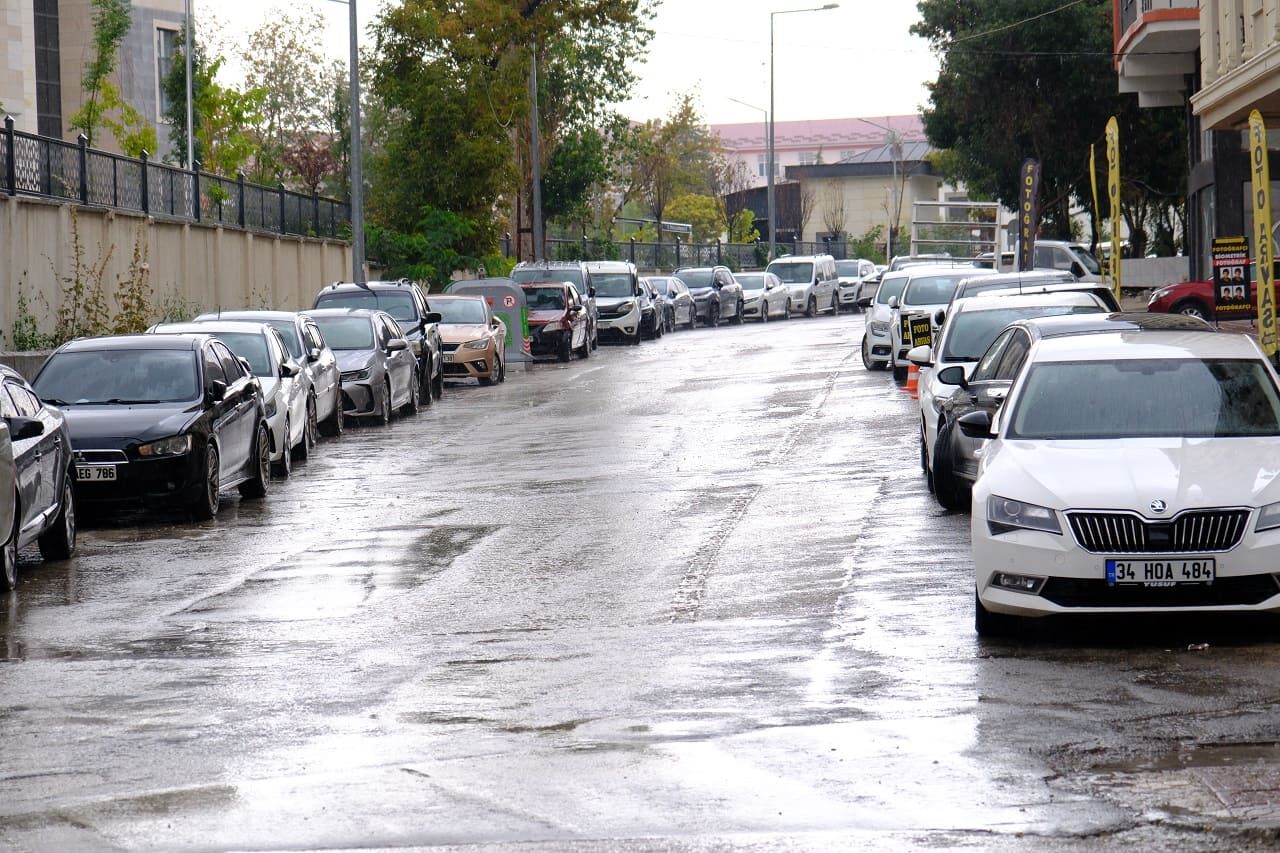 Van’da Sağanak Yağış Etkili Oldu! Sokaklar Suyla Kaplandı (3)