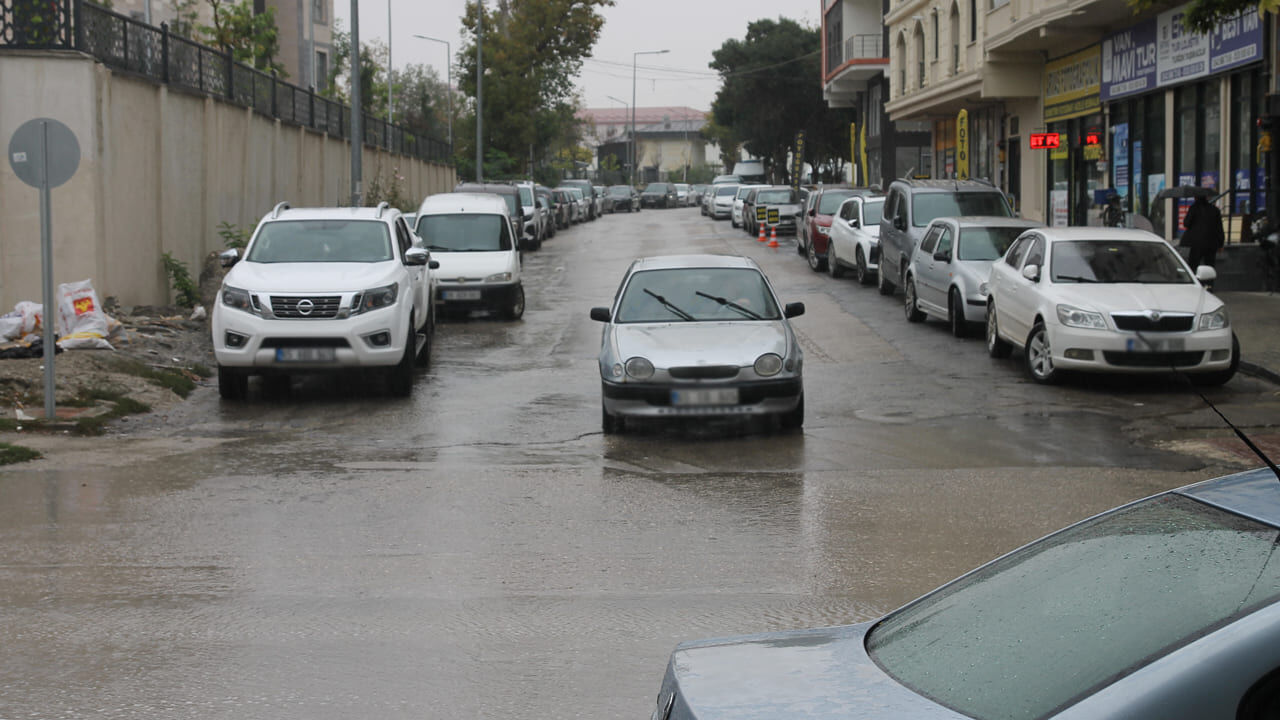 Van’da Sağanak Yağış Hayatı Olumsuz Etkiledi (1)