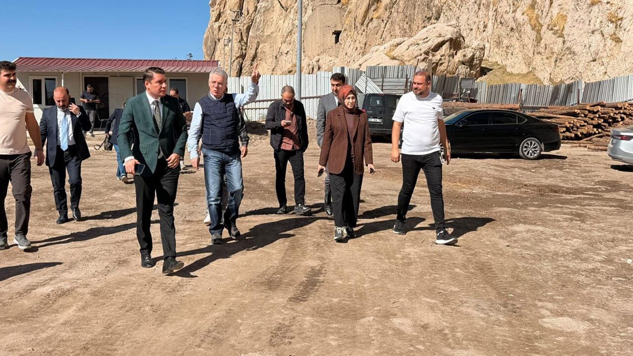 Van’da Tarihi Miri Ambarı’nda Restorasyon Çalışmaları Yerinde Incelendi (1)