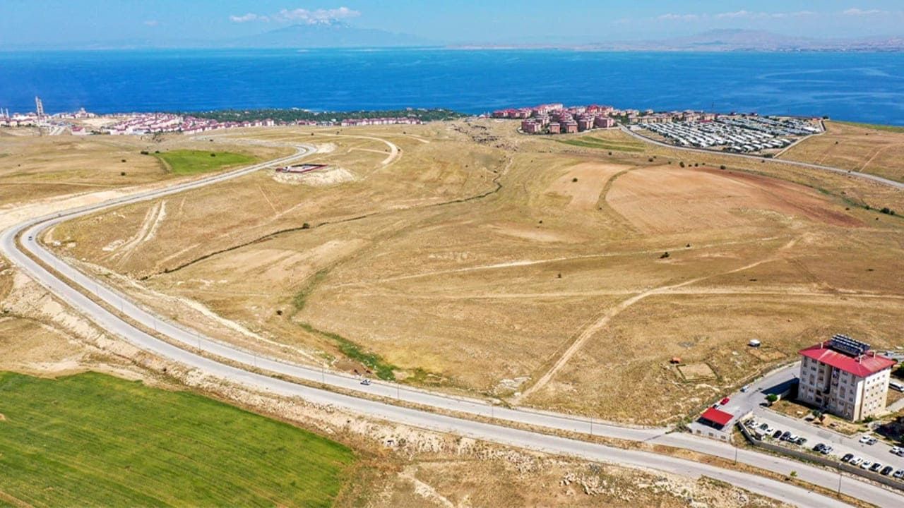 Van’da Toki̇’nin İlk Evim Arsa Projesi’nde Arsalar Teslim Ediliyor! Tarih Açıklandı (1)