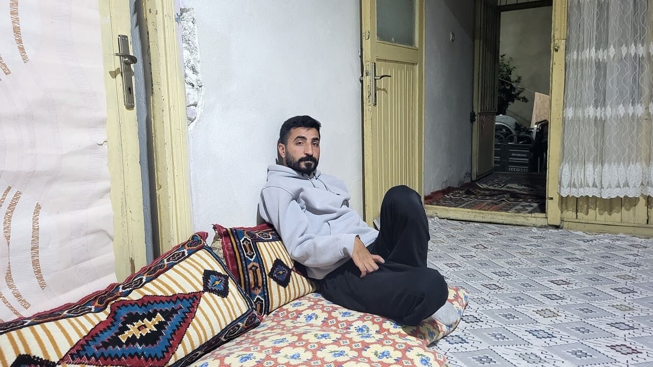 Van’da Trafik Kazası Sonrası Felç Kalan Genç Adam Yardım Bekliyor (3)