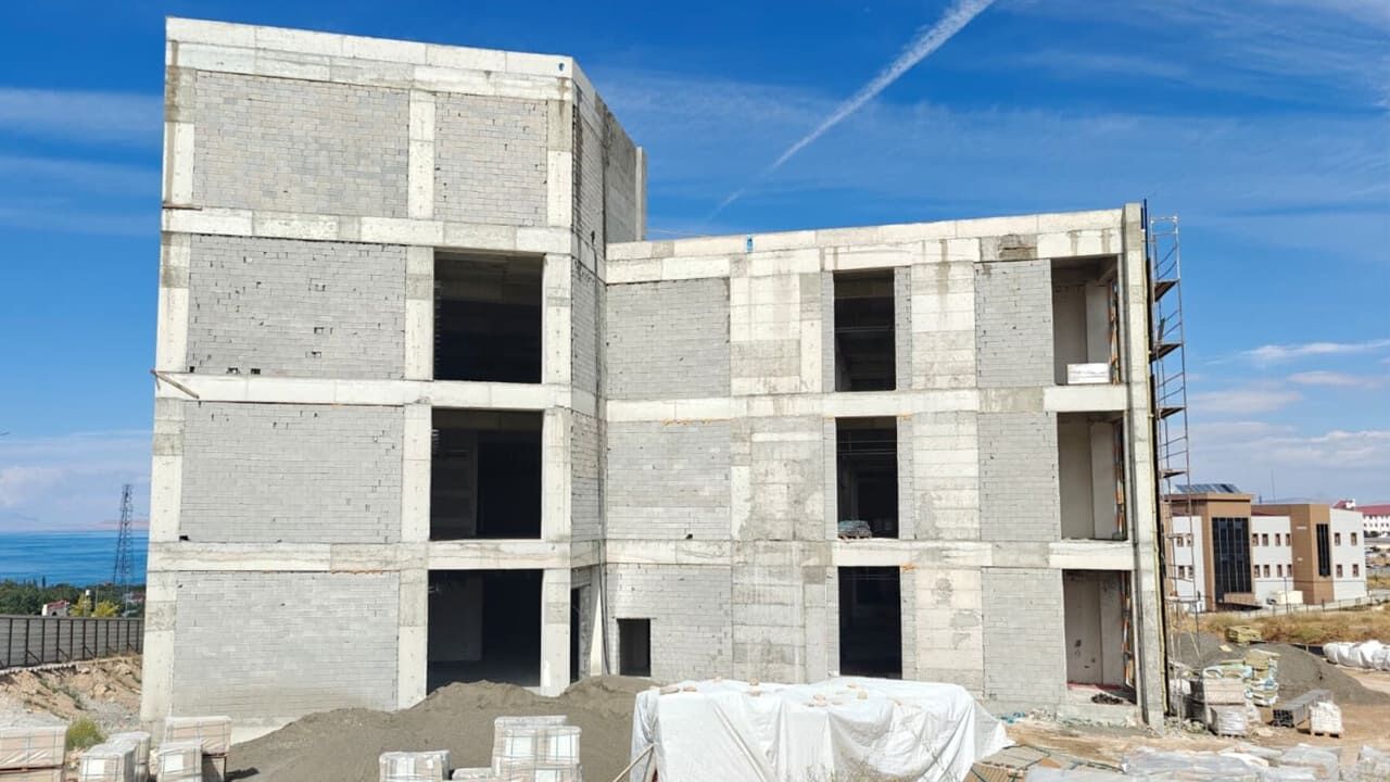 Van’da Yeni Ağız Diş Sağlı Merkezinin Yapımı Sürüyor (2)