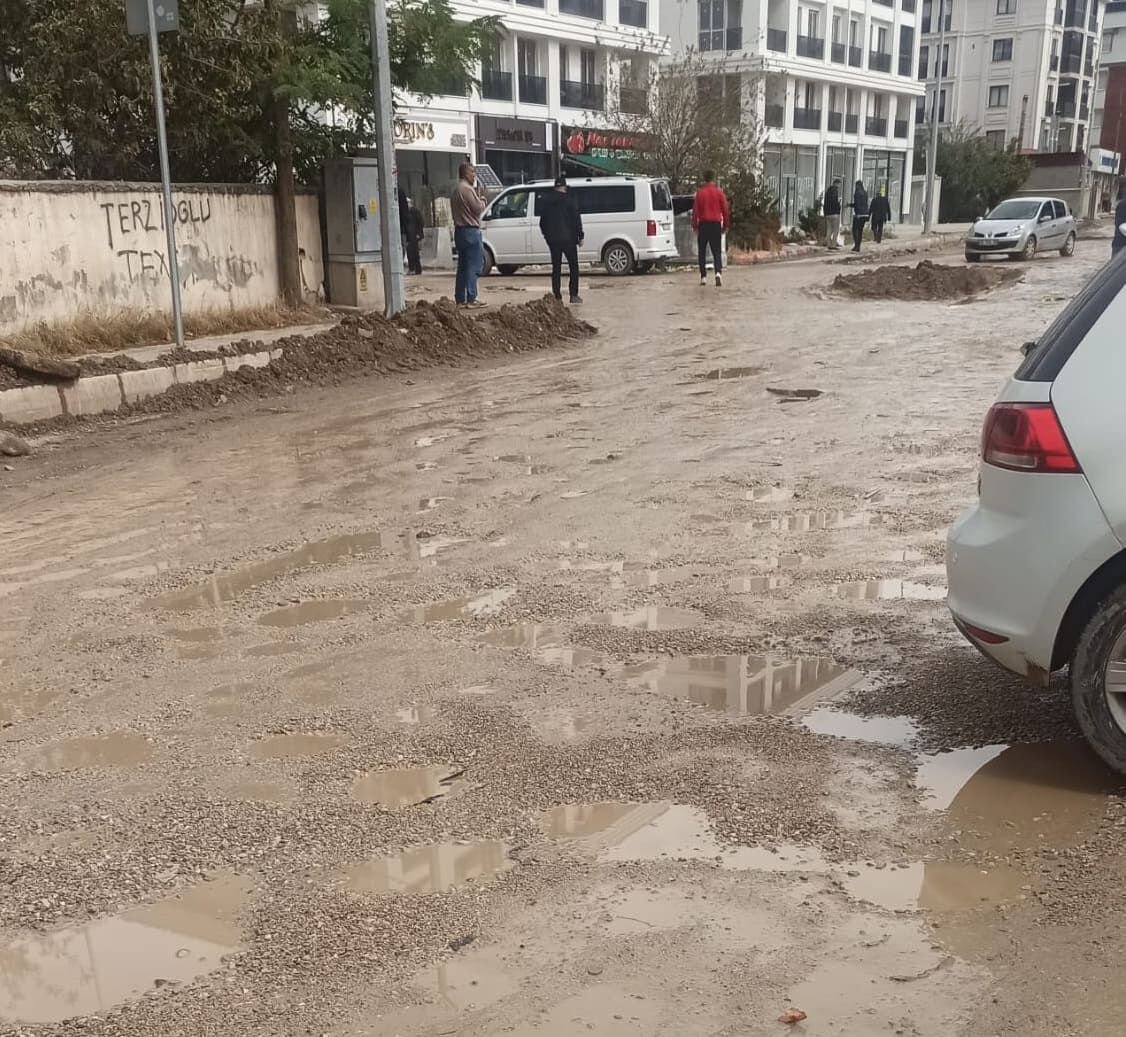 Van’da Yol Sorunu Büyüyor Çamur Deryası… (3)